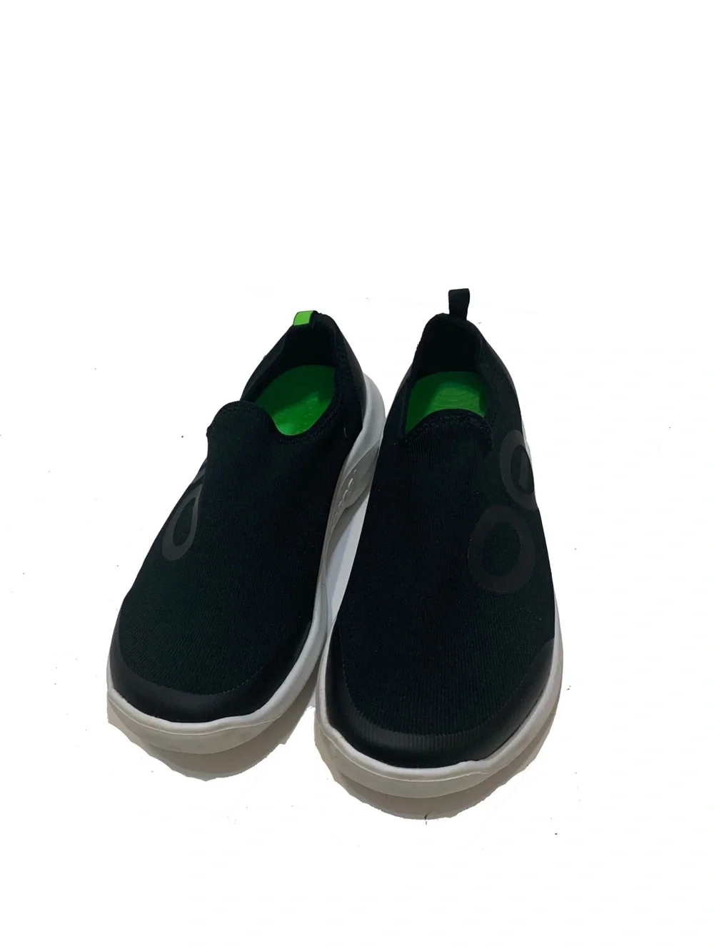 OOFOS Men's Slip-On Sneakers in Black with Green Interior